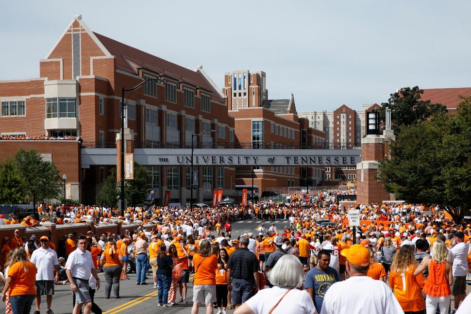 Shipping cars to Tennessee for students