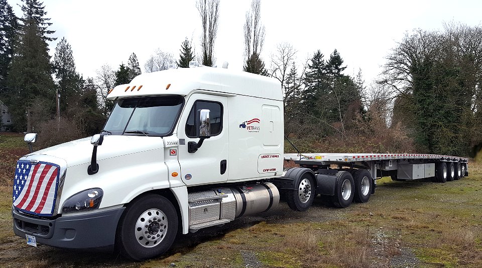 Flatbed truck to ship heavy equipment and overizes vehicles