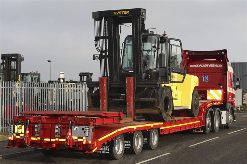 heave cargo shipping on a step deck trailer